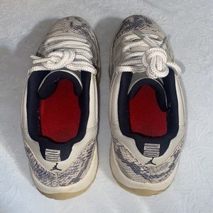 light bone snakeskin 11s